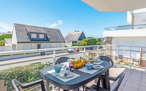Résidence Ker Eden: Sky, Table, Property, Furniture, Cloud, Building, Window, Flowerpot, Plant, Chair