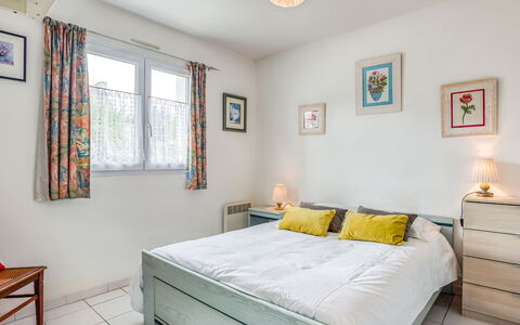 Ty Jeanne: Bedroom, Furniture, Bed, Room, Property, Bed Sheet, Bed Frame, Interior Design, Bedding, Ceiling