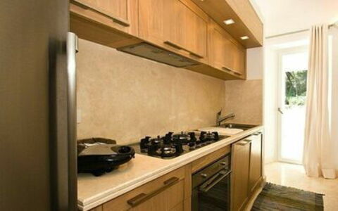 Villa Marina Little Beach: Cabinetry, Countertop, Gas Stove, Kitchen Stove, Cooktop, Kitchen Appliance, Kitchen, Building, Home Appliance, Wood