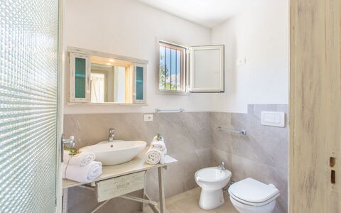 Trullo Del Pioppo Gigante: Mirror, Plumbing Fixture, Tap, Sink, Bathroom Sink, Property, Bathroom, Purple, Toilet Seat, Interior Design