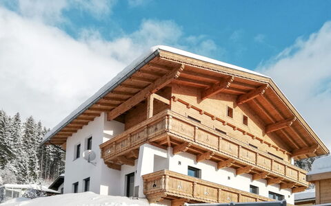 Hannah Lena: Snow, Property, House, Winter, Architecture, Home, Roof, Building, Sky, Real Estate