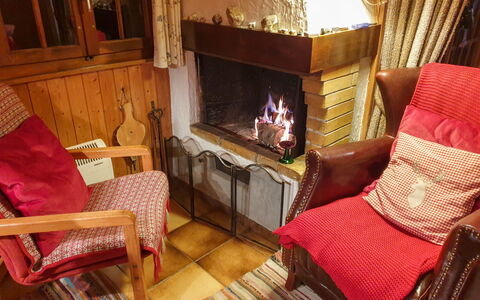 Henri: Room, Fireplace, Living Room, Property, Hearth, Furniture, Interior Design, House, Comfort, Heat