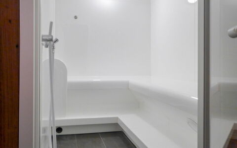 Dione: Property, Bathroom, Room, Bathtub, Plumbing Fixture, Tile, Architecture, Floor, Interior Design