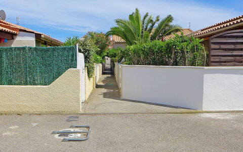L'Hacienda: Property, Wall, Residential Area, Architecture, House, Real Estate, Building, Tree, Home, Land Lot
