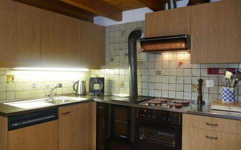 La Casina: Countertop, Cabinetry, Kitchen Sink, Property, Sink, Kitchen, Kitchen Appliance, Kitchen Stove, Wood, Tap