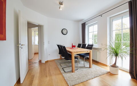 Am Golf- und Reitpark: Room, Property, Furniture, Floor, Living Room, Interior Design, Building, Wood Flooring, Hardwood, House
