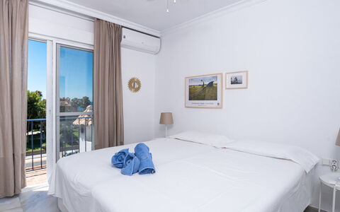 Sol de Estepona: Bedroom, Room, Furniture, Bed, Property, Bed Sheet, Bed Frame, Interior Design, Suite, Building