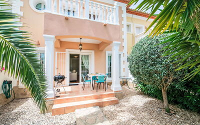 Accommodation:&nbsp;Rosada 463.4