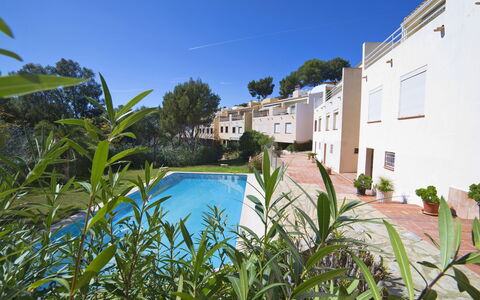 Bernia Golf: Property, Vegetation, Blue, House, Real Estate, Azure, Building, Vacation, Tree, Residential Area