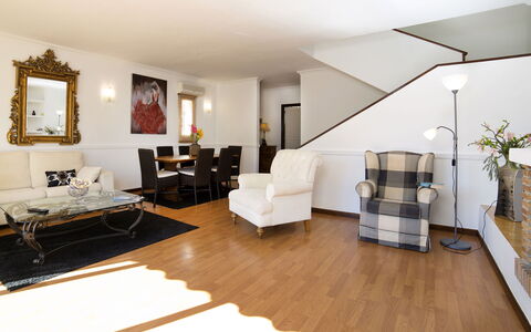 Bernia Golf: Room, Living Room, Interior Design, Furniture, Floor, Property, Building, Wood Flooring, Ceiling, Hardwood