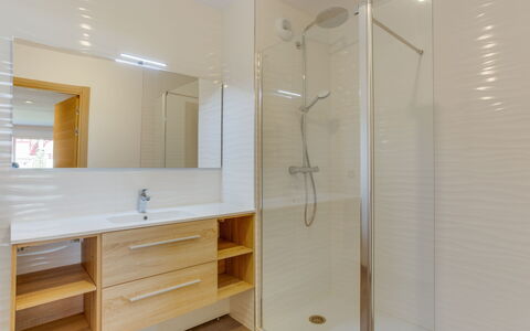 Hossegor 770: Room, Bathroom, Property, Interior Design, Building, Ceiling, Real Estate, House, Architecture, Floor