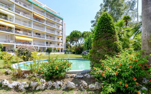 Les Pervenches: Vegetation, Property, Garden, Real Estate, Botany, Tree, Architecture, House, Building, Plant
