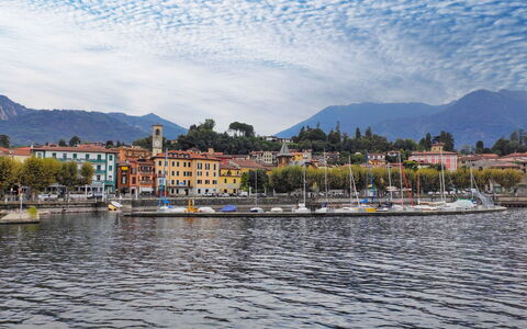 Porto Valtravaglia 105: Cloud, Water, Sky, Building, Mountain, Lake, Tree, House, Coastal And Oceanic Landforms, Plant