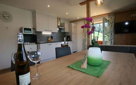 Kröll: Bottle, Drinkware, Lighting, Barware, Flooring, Building, Floor, Houseplant, Real Estate, Wine