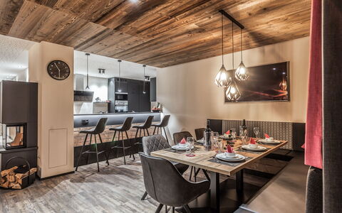 Montafon: Interior Design, Room, Ceiling, Dining Room, Property, Building, Furniture, House, Floor, Table
