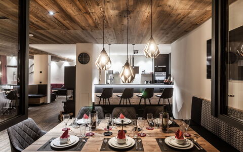 Montafon: Interior Design, Dining Room, Room, Property, Ceiling, Restaurant, Table, Building, Furniture, House