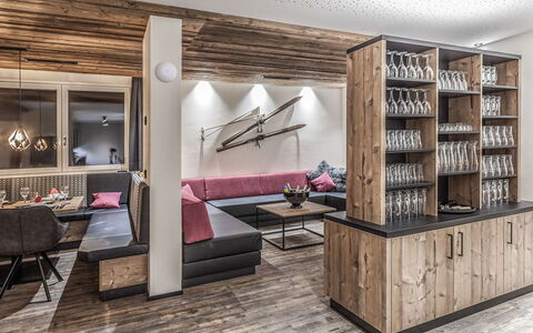 Montafon: Furniture, Interior Design, Room, Shelf, Building, Property, Living Room, Floor, Shelving, Wall