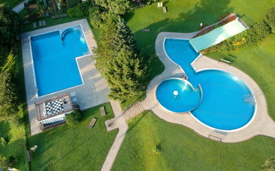 Sachsenburg - Drautal 10: Property, Swimming Pool, Bird'S-Eye View, Estate, Leisure, Urban Design, Grass, Tree, Real Estate, Land Lot