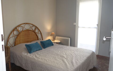 Maisons sur la Plage: Furniture, Property, Building, Comfort, Window, Wood, Interior Design, Bed Frame, Floor, Bed