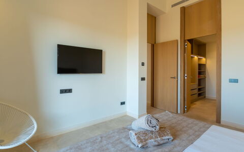Can Navarro: Furniture, Comfort, Wood, Building, Living Room, Shade, Paint, Interior Design, Flooring, Floor