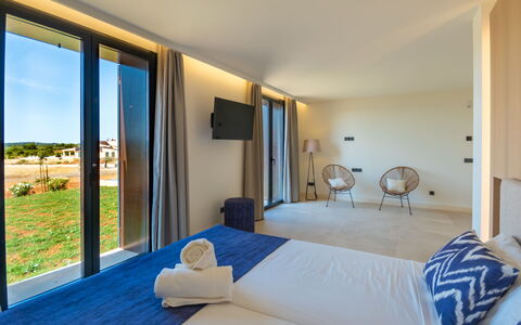 Can Navarro: Bedroom, Room, Furniture, Bed, Property, Interior Design, Building, Bed Sheet, Suite, House