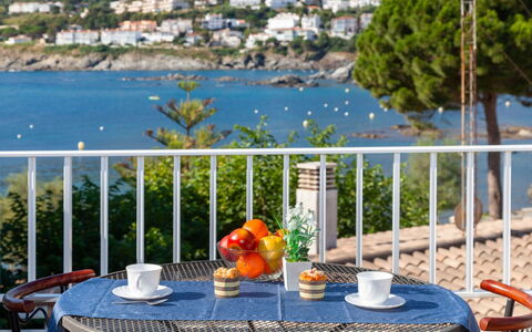 El Morer: Property, Real Estate, Vacation, Patio, Resort, Building, House, Table, Room, Furniture
