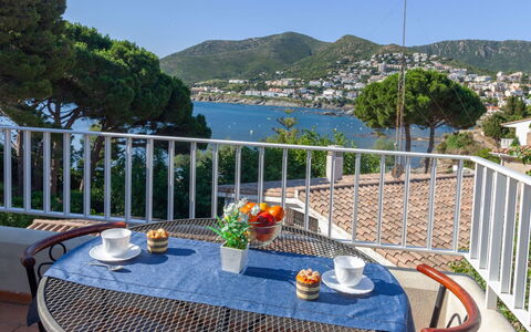 El Morer: Property, Real Estate, Balcony, Vacation, House, Building, Apartment, Cottage, Villa, Table