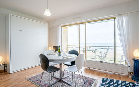 Le Golf: Furniture, Property, Table, Chair, Window, Building, Curtain, Interior Design, Wood, Lamp