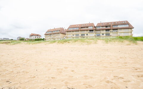 Le Golf: Property, Beach, Sky, Sand, Land Lot, House, Sea, Vacation, Coast, Shore