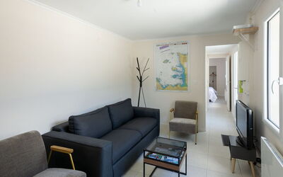 Maison Blanche 590.1: Furniture, Couch, Property, Picture Frame, Table, Comfort, Interior Design, Living Room, Studio Couch, Floor