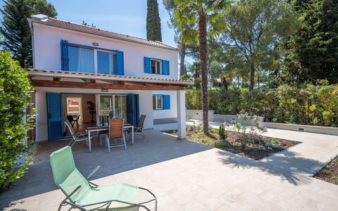 Natali: Property, House, Home, Building, Real Estate, Residential Area, Estate, Architecture, Backyard, Room