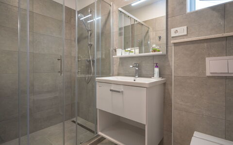 Natali: Mirror, Plumbing Fixture, Sink, Bathroom, Tap, Building, Interior Design, Flooring, Floor