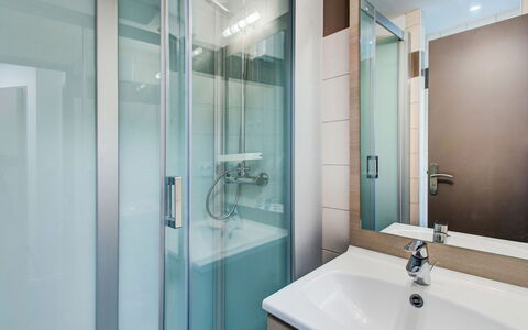Peyragudes 651: Bathroom, Property, Room, Tap, Interior Design, Plumbing Fixture, Tile, Building, Wall, Architecture