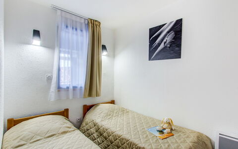 Peyragudes 651: Bedroom, Bed, Room, Furniture, Property, Bed Frame, Interior Design, Bed Sheet, Wall, Comfort
