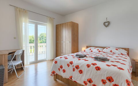 Melian: Bedroom, Bed, Furniture, Room, Bed Sheet, Property, Bedding, Floor, Bed Frame, Interior Design