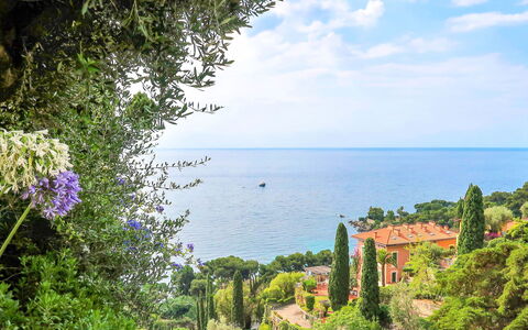 Margherita: Vegetation, Nature, Blue, Water, Green, Sky, Sea, Azure, Tree, Coast
