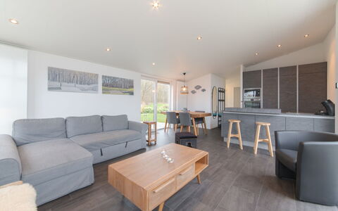 Wemeldinge 220: Table, Furniture, Couch, Property, Comfort, Building, Interior Design, Living Room, Architecture, House