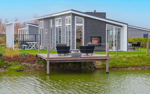 Wemeldinge 220: Water, Sky, Plant, Property, Building, Architecture, Lake, Body Of Water, Urban Design, Residential Area