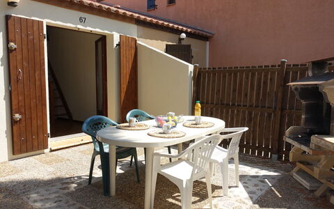 Gruissan 850: Table, Furniture, Property, Building, Wood, Outdoor Table, Chair, Outdoor Furniture, Shade, House