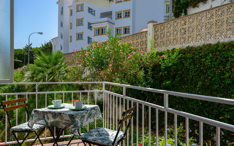 La Dorada: Property, Vegetation, Real Estate, Building, House, Residential Area, Balcony, Home, Apartment, Architecture