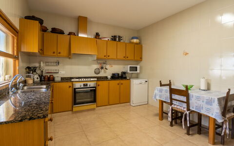 Sa Marina: Cabinetry, Countertop, Sink, Kitchen Sink, Property, Kitchen Stove, Kitchen, Tap, Kitchen Appliance, Gas Stove