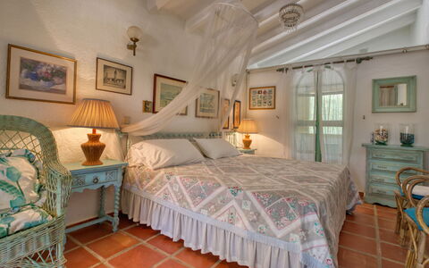 Villa Lander: Bedroom, Bed, Furniture, Room, Property, Bed Sheet, Ceiling, Bed Frame, Bedding, Interior Design
