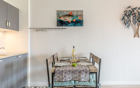 Résidence le Grand Bleu: Room, Furniture, Green, Interior Design, Property, Floor, Table, Dining Room, Yellow, Wall