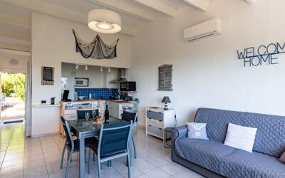 Pietralunga 8 101.2: Furniture, Property, Couch, Table, Interior Design, Architecture, Living Room, Lamp, Countertop, Picture Frame