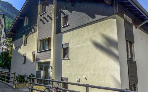 Papillon: Property, House, Architecture, Building, Wall, Facade, Neighbourhood, Real Estate, Home, Material Property