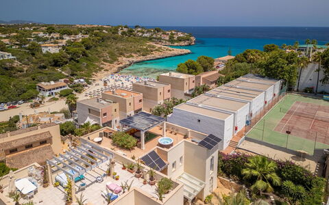Penthouse Las Palmeras: Property, Sky, Plant, Water, Building, Urban Design, Land Lot, Tree, Coastal And Oceanic Landforms, Condominium