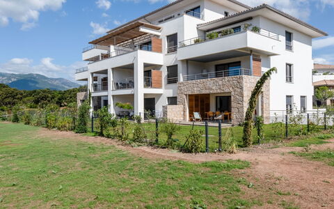 Porto Vecchio 140: Sky, Plant, Cloud, Building, Window, Land Lot, Vegetation, Urban Design, Facade, Grass