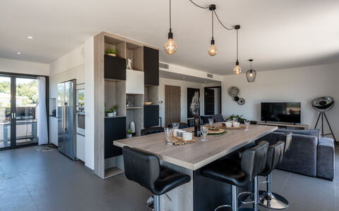 Porto Vecchio 140: Table, Property, Furniture, Couch, Countertop, Cabinetry, Interior Design, Wood, Lamp, Kitchen