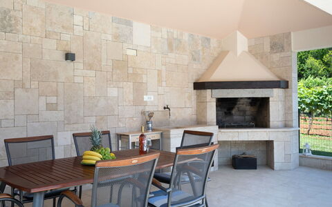 Ana: Property, Room, Furniture, Building, Interior Design, House, Wall, Real Estate, Floor, Brick