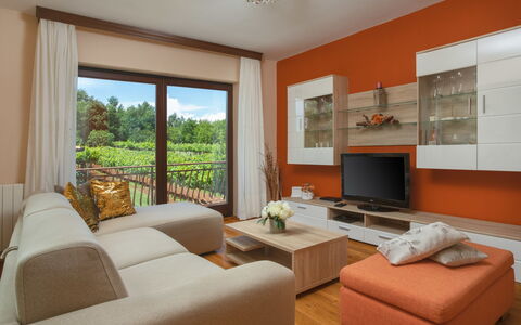 Ana: Room, Furniture, Living Room, Interior Design, Property, Building, Wall, Real Estate, Floor, Ceiling